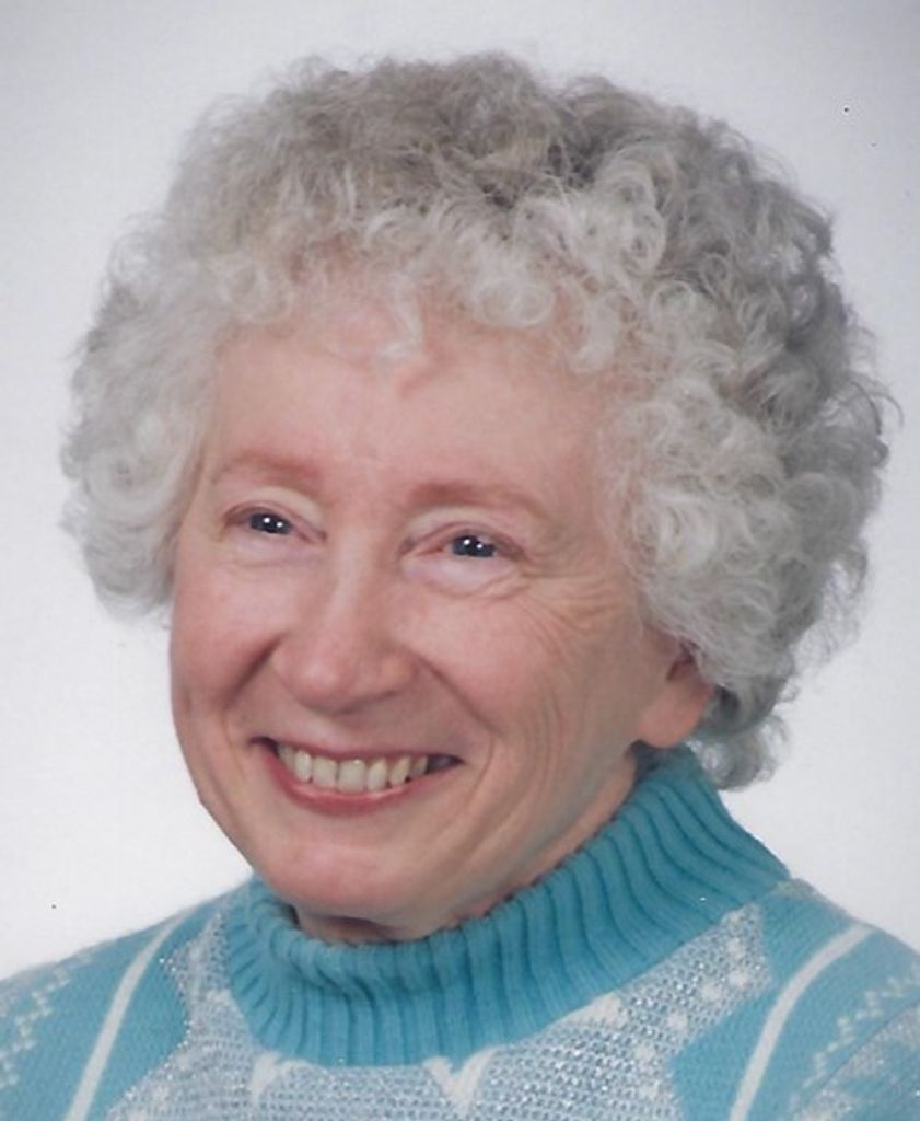 Rosemarie (Fash)  Castellano Profile Photo