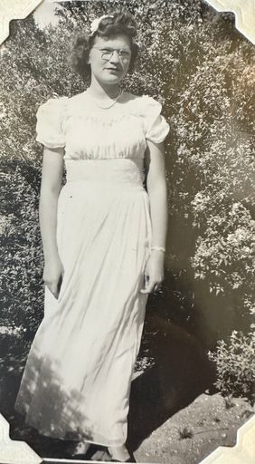 Laura Beatrice (McKee)  Thornton photo gallery thumbnail 1 of 104