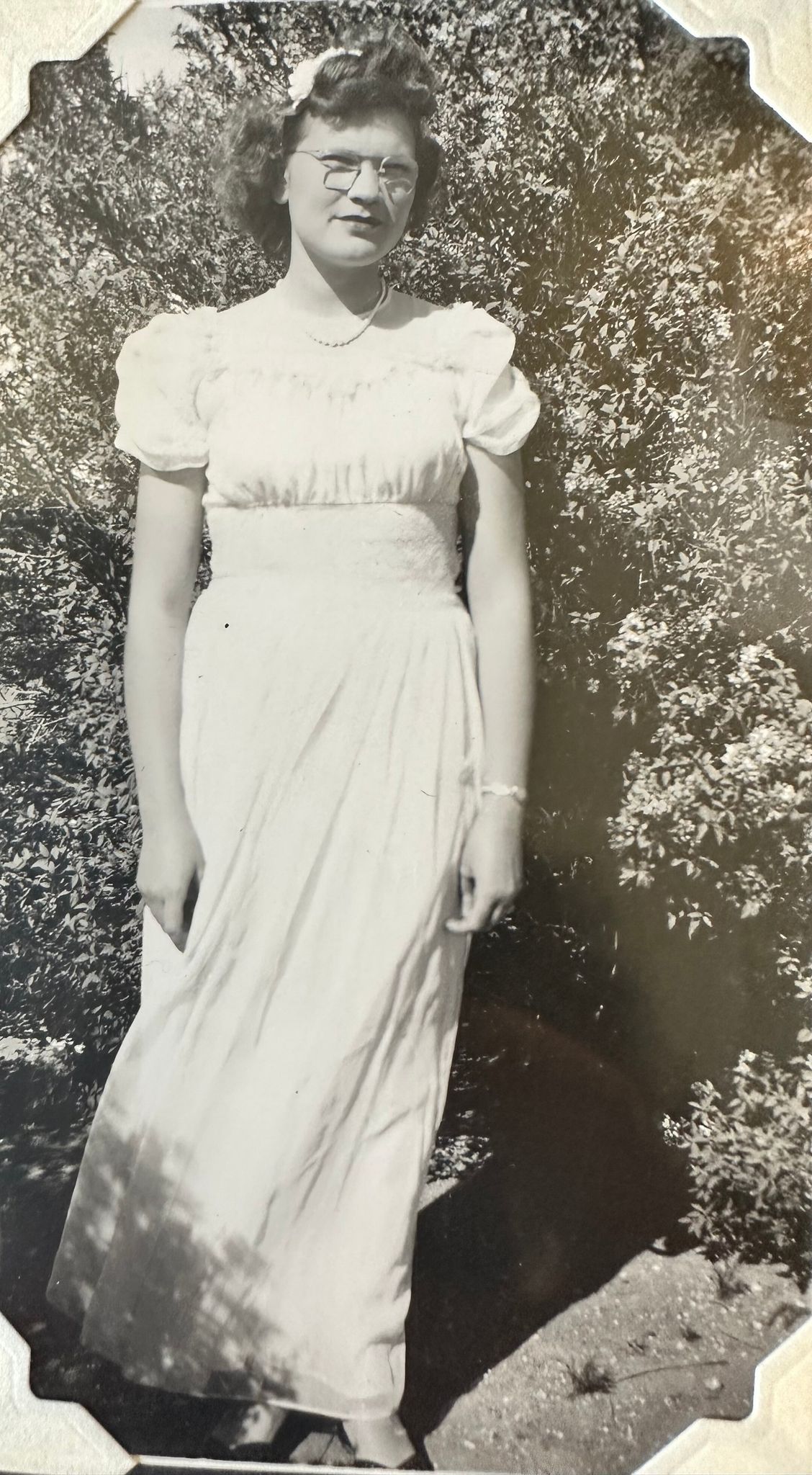 Laura Beatrice (McKee)  Thornton photo gallery image 1 of 104