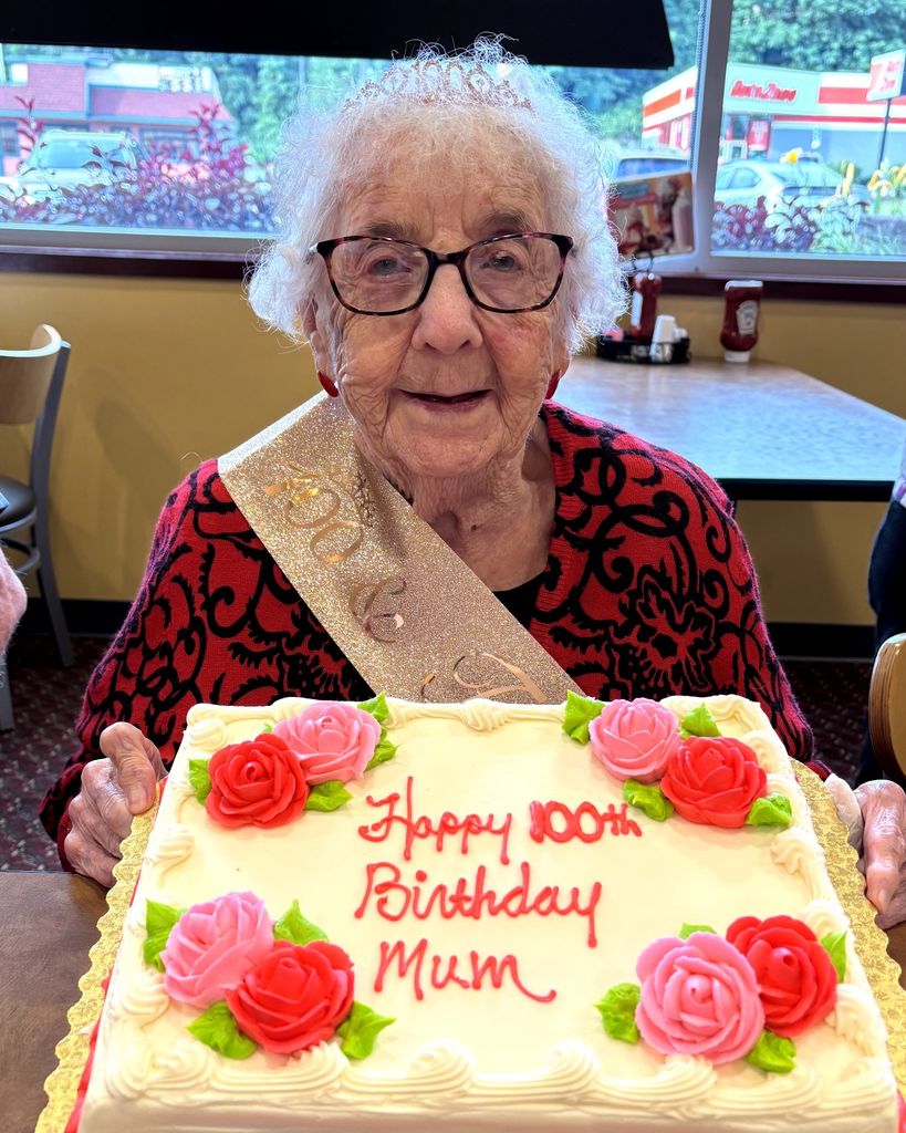 Iolean "Esther"  (Freismuth) Novak