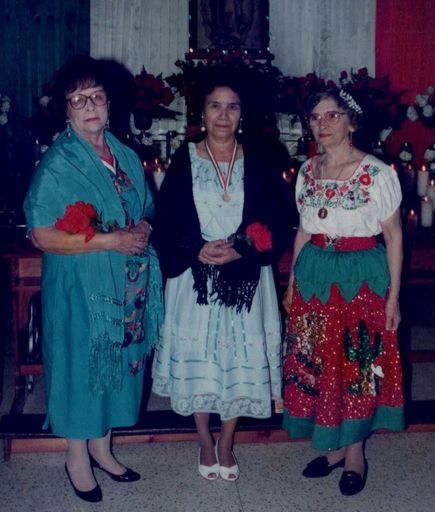Isabel O. Gonzalez photo gallery thumbnail 8 of 49