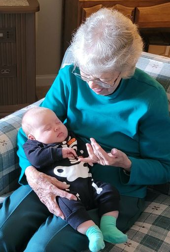 Marilyn J (Johnston)  Linker photo gallery thumbnail 33 of 65
