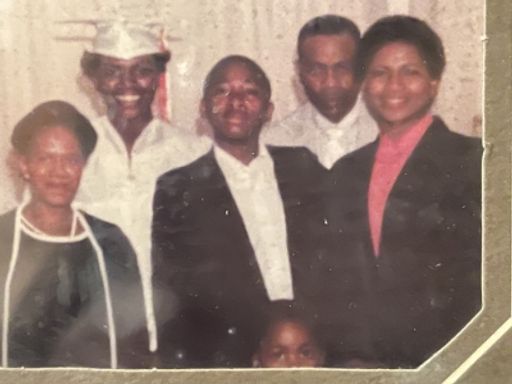 Gene Earl Williams photo gallery thumbnail 3 of 11