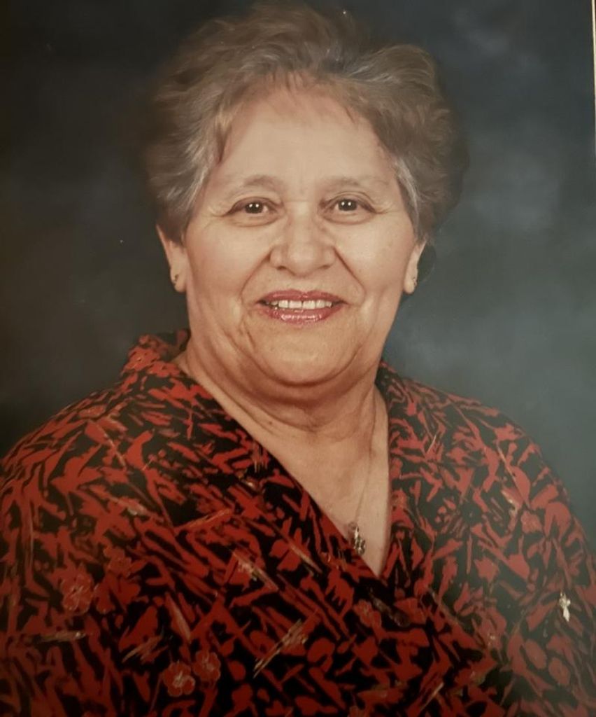 Julia Flores Profile Photo