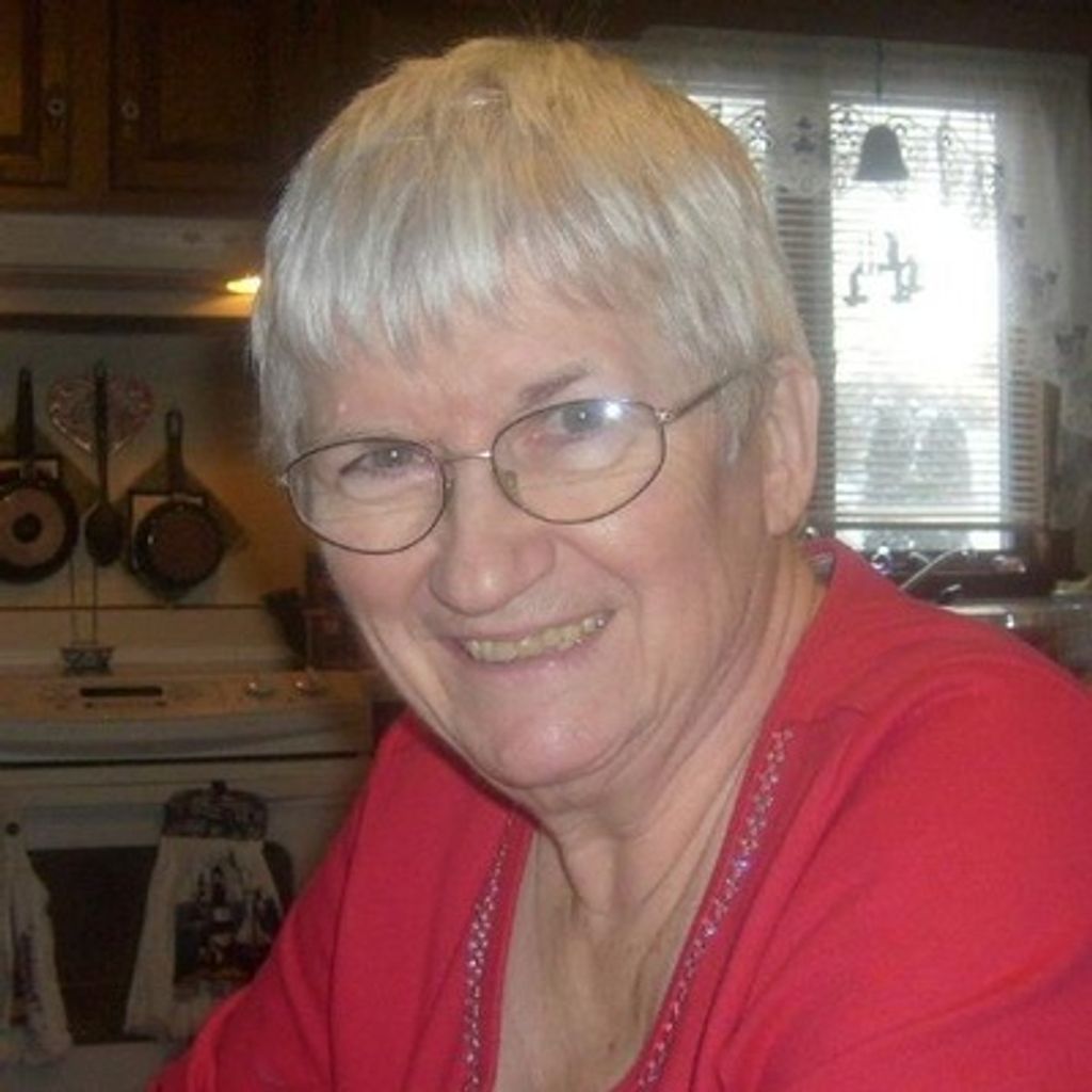 Betsy J Roinas