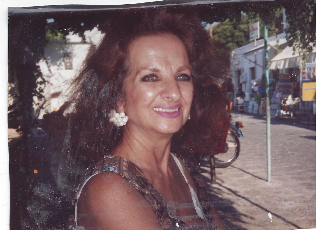 Sally Martina Apostolopoulos Profile Photo