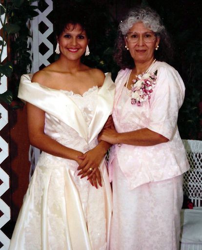 Yolanda C. Gonzalez photo gallery thumbnail 101 of 357