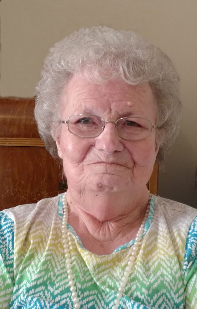 Carolyn J. (Creighton)  King