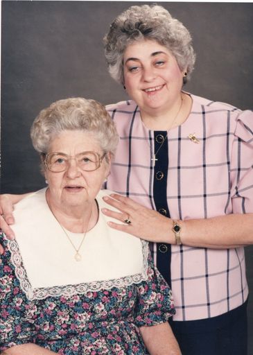 Edna Susan "Sue" Pruitt photo gallery thumbnail 12 of 19