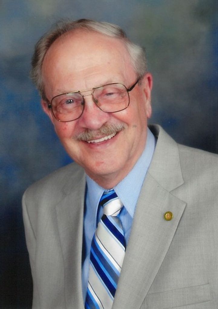 Ralph Edward Lundsten Profile Photo