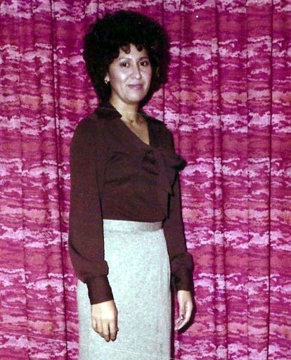 Yolanda C. Gonzalez photo gallery thumbnail 43 of 357