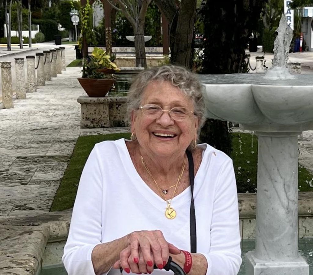 Dolores "Dee" Eifert