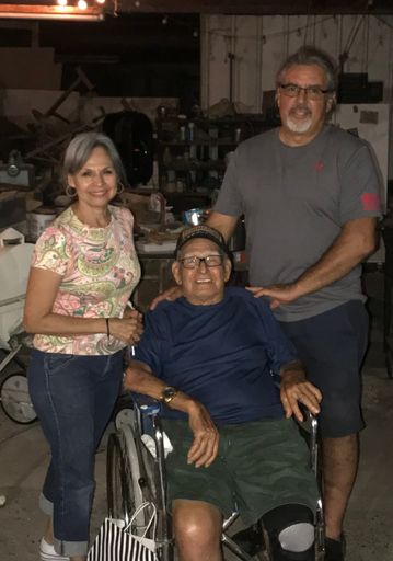 Salomon Cisneros photo gallery thumbnail 35 of 87