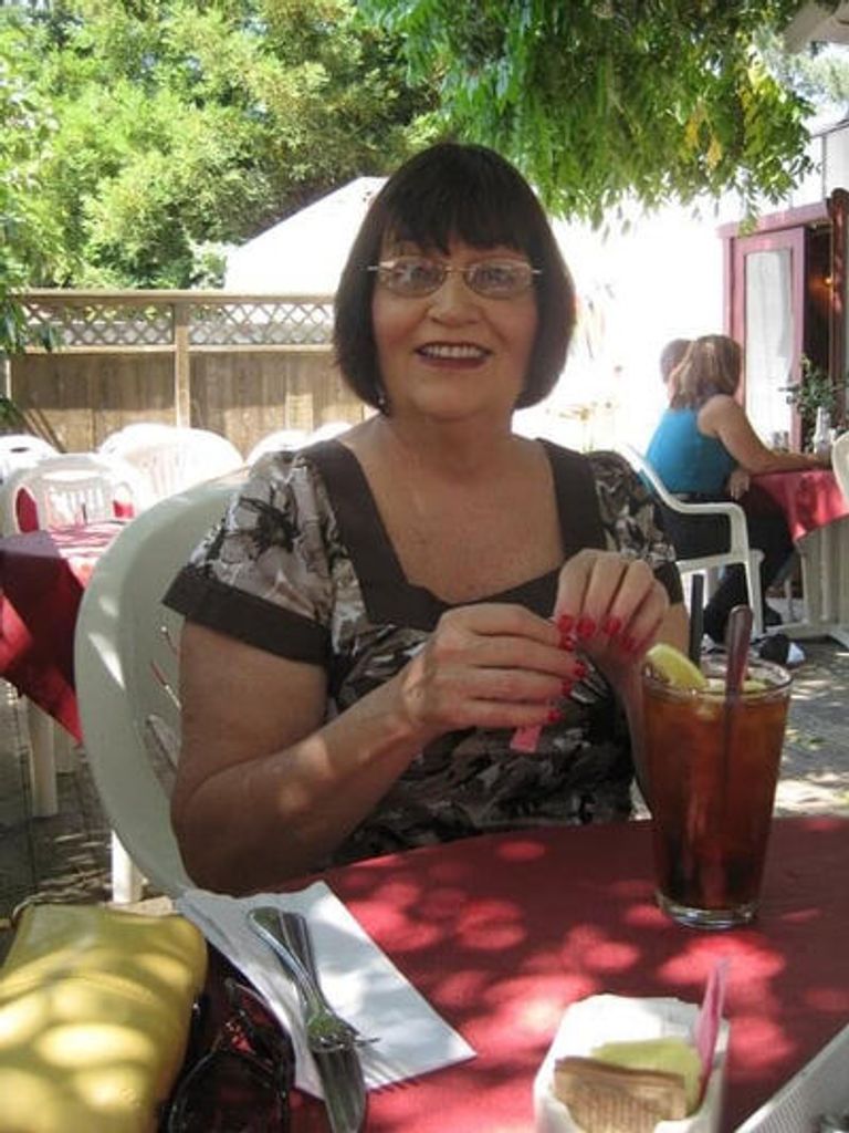 Linda Lou Roznosky Profile Photo