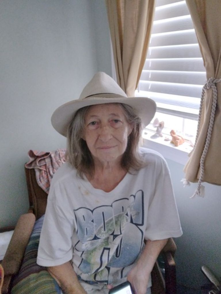 Lola Allyce Houchins Profile Photo