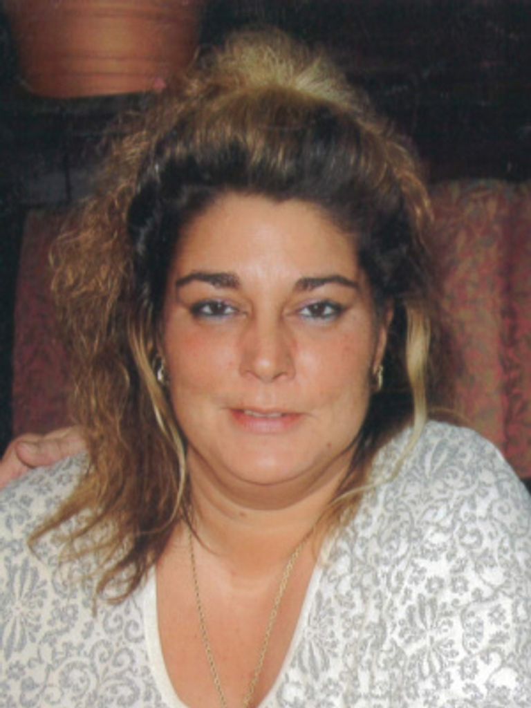 Tracey Newrones