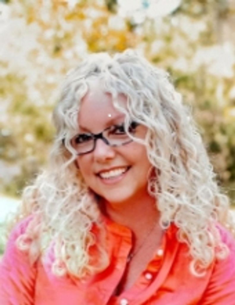 Ami Elizabeth Hall Profile Photo