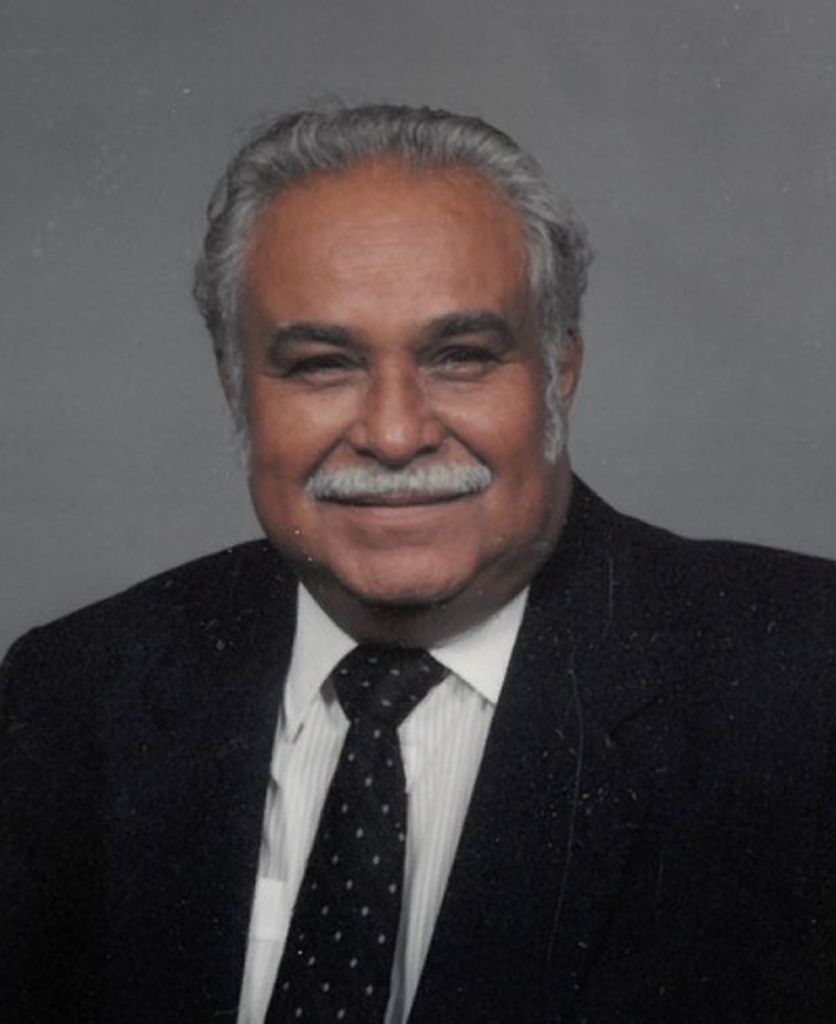 Miguel Mendez Profile Photo