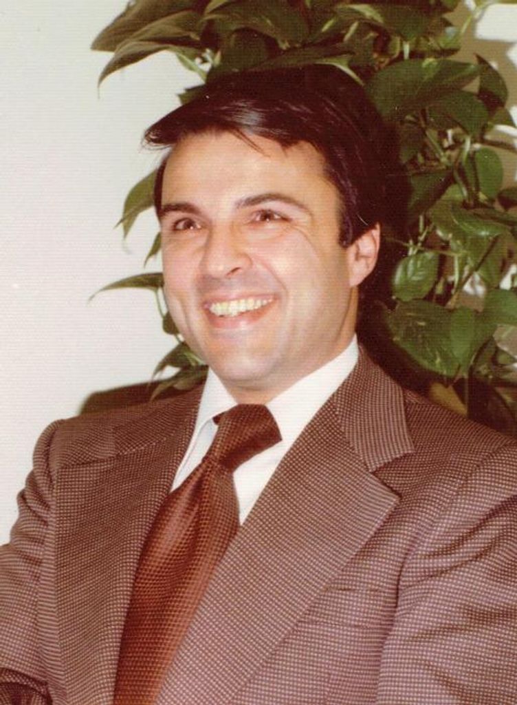 Thomas John Zogby Profile Photo