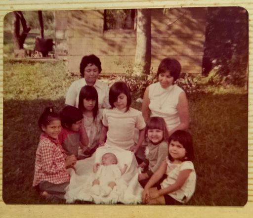 Yolanda C. Gonzalez photo gallery thumbnail 33 of 357