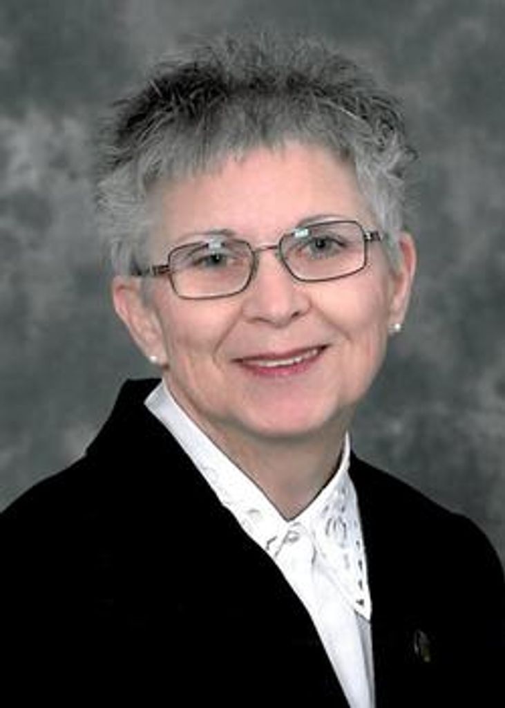 Clare Andres Profile Photo