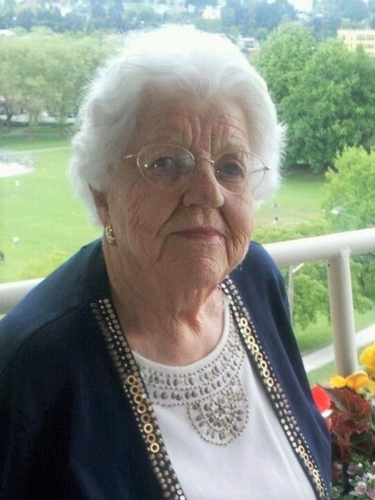 Helga Arnold Profile Photo
