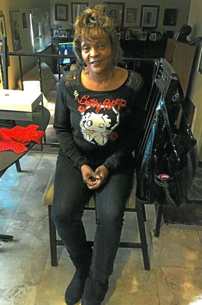 Veronica Annette ""Ronnie"" Locklear