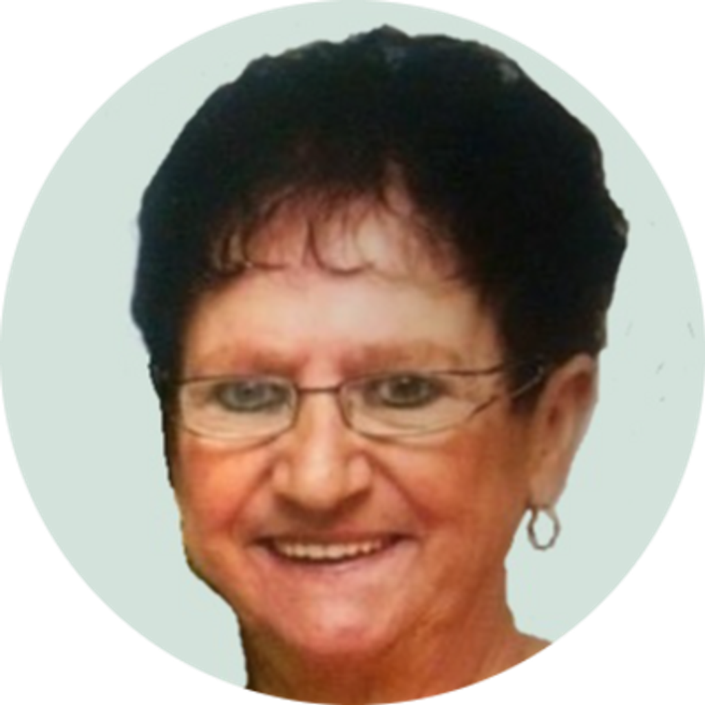 Julia Dollina Short Profile Photo