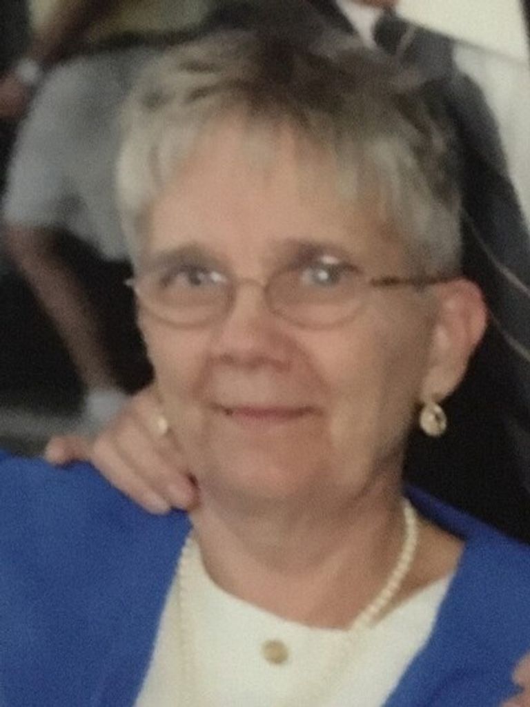 Betty Christmas Sims