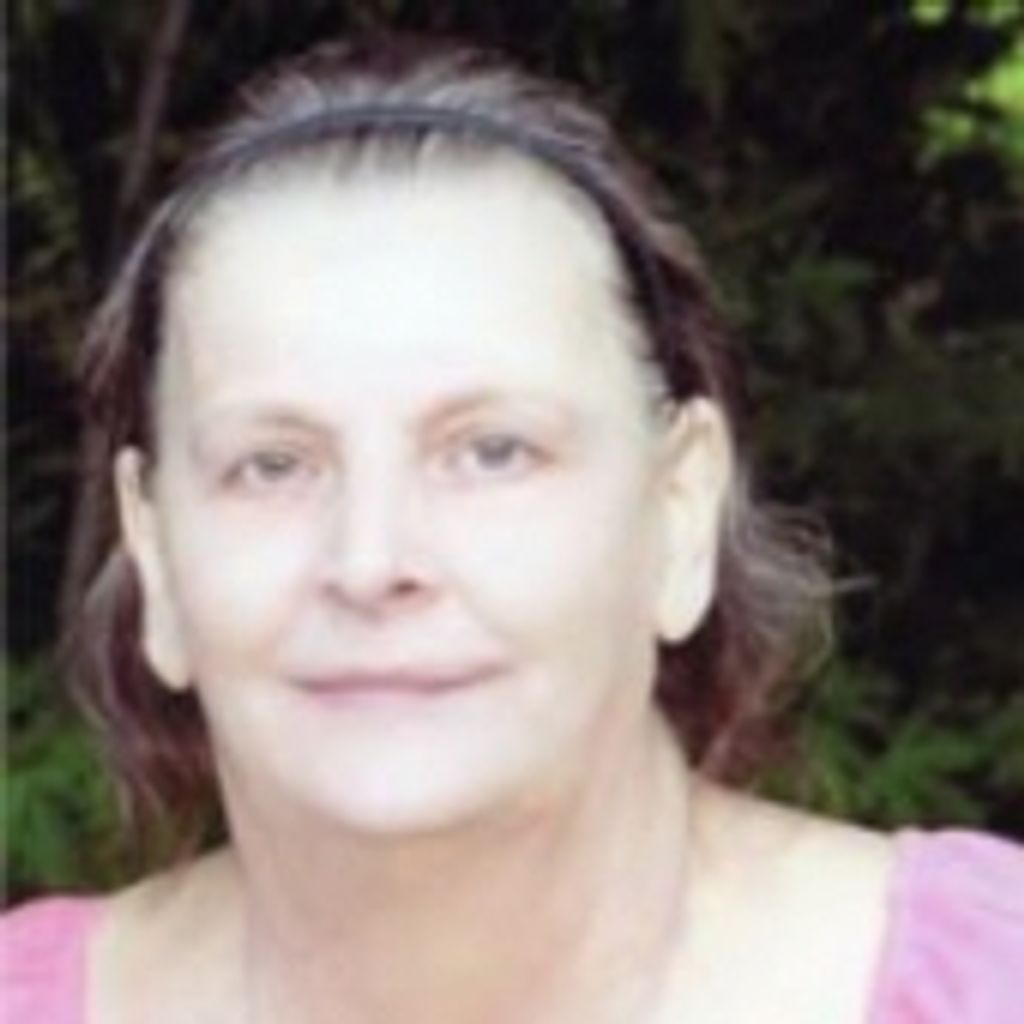 Betty L Schnackenberg