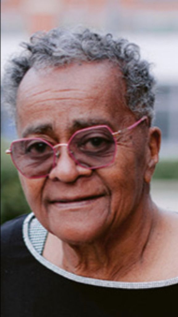 Elizabeth Henderson Profile Photo