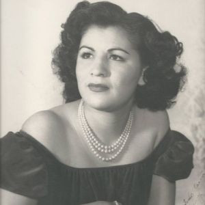 Elvira Flores