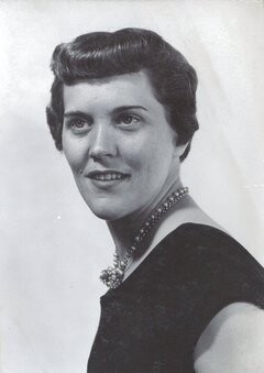 Dorothy (Dell)  Gill