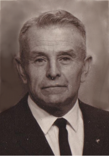 Leo  M. Pelzel