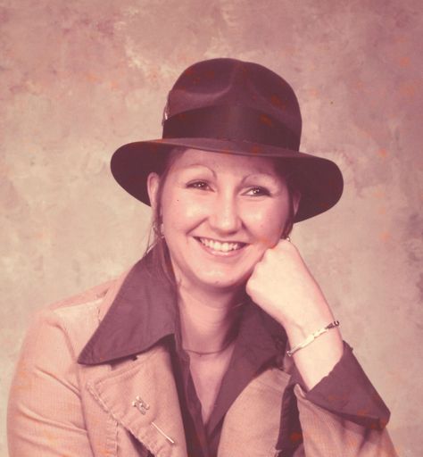 Debra (Chapman) Riddle Obituary February 22, 2020 - Agent Mallory Martin