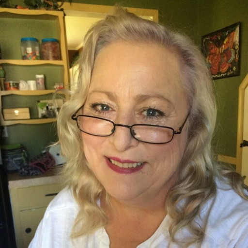 Lynne Curry Profile Photo