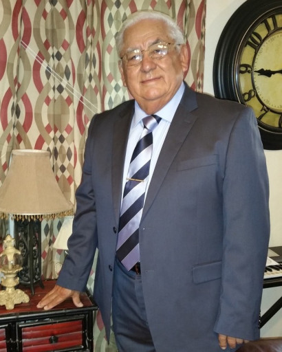 Manuel J. Sifuentes Profile Photo