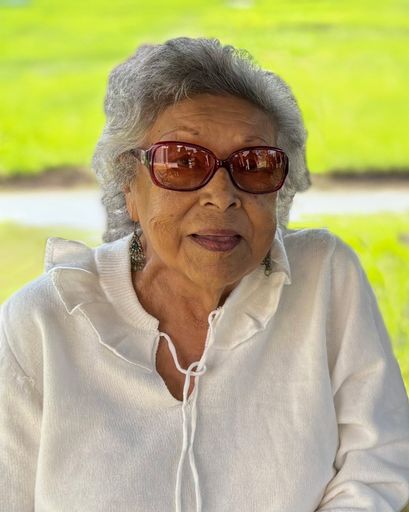 Nellie Leal Santos's obituary image