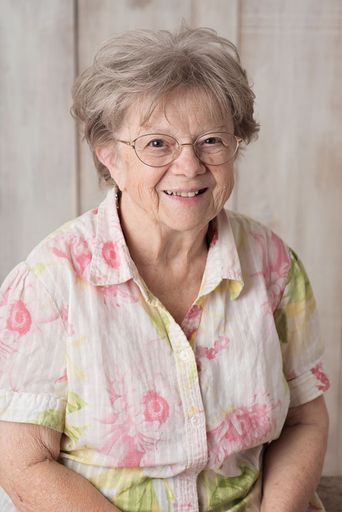 Helen Lenz's obituary image