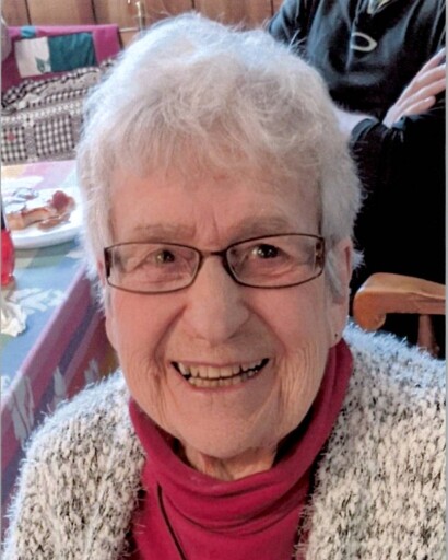 DeLores Lillian Pfeil's obituary image