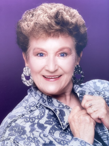 Helga Davenport Profile Photo