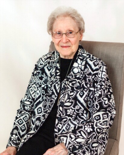 Evelyn M Hutt's obituary image
